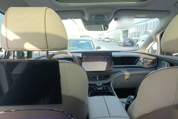 Used Denza D9 2022 DM-i 970 Four-Wheel Drive Prestige Model Center Console