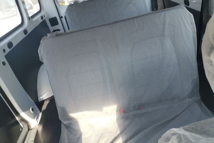 Used Wuling Yangguang 2024 300KM Comfort Version Passenger Van 75kW
