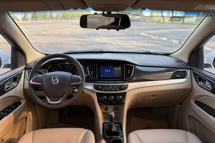 Used Baojun 730 2016 1.5L Manual Comfort Version 7 Seats China V Emission Standard Interior 5