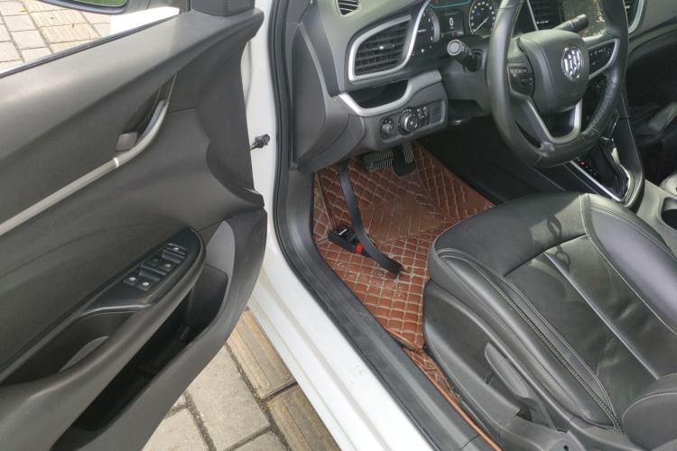 Used Buick GT 2018 18T Automatic Elite Model Driver Seat