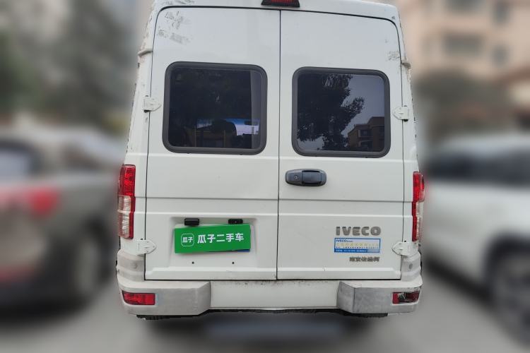 Used Iveco Daily 2020 2.5T A35 Passenger Van Single-Tire Mid-Roof Design 5-9 Seats China V Emission Standard