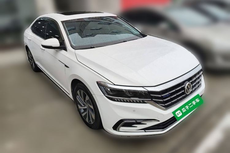 Used Volkswagen Passat New Energy 2019 430 PHEV Hybrid Luxury Edition Front Right 45 Deg