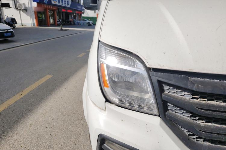 Used SAIC MAXUS Xintu V80 2018 2.5T 6-Speed Manual Aoyuntong Short Wheelbase Mid-Height 5-6 Seater