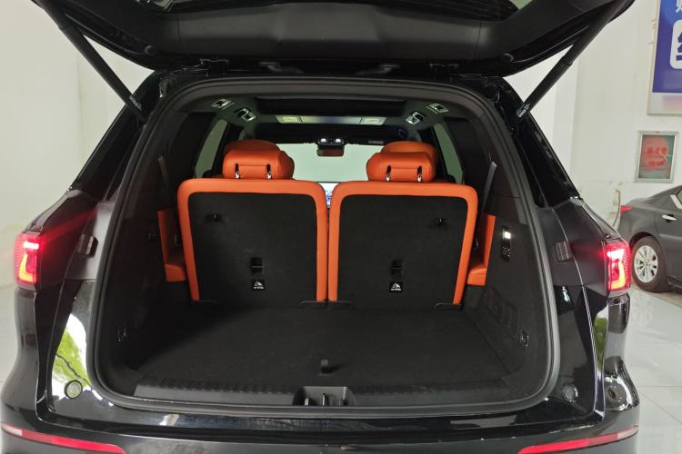 Used Geely Galaxy M9 2025 Model 210km Four-Wheel-Drive Leading Edition Trunk