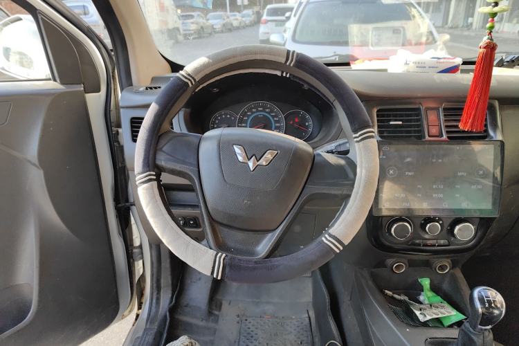 Used Wuling Rongguang V 2018 1.5L Standard Version
