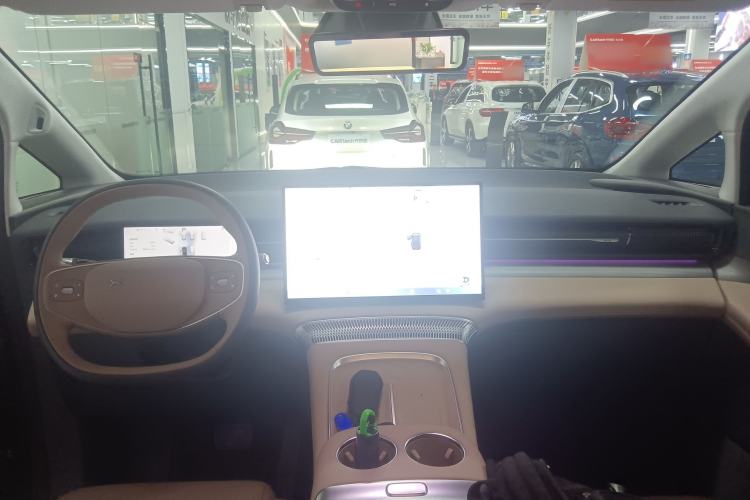 Used XPeng X9 2025 740 Ultra-Long Range Max
