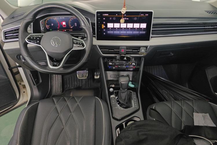 Used Volkswagen Tiguan L 2022 330TSI Automatic Two-Wheel Drive R-Line Enhanced Edition Center Console