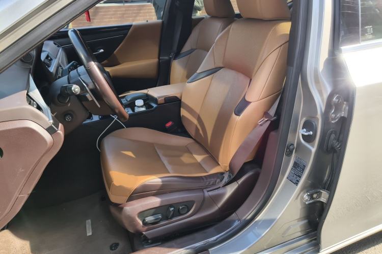 Used Lexus ES 2020 300h Premier Edition