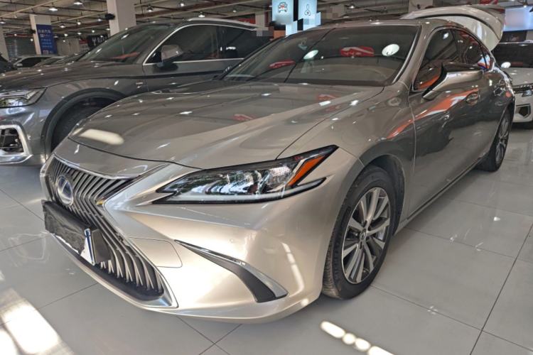 Used Lexus ES 2020 300h Premier Edition
