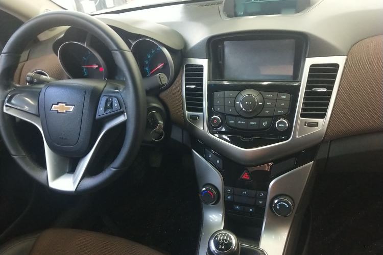 Used Chevrolet Cruze 2013 Hatchback 1.6L Manual Luxury Model
