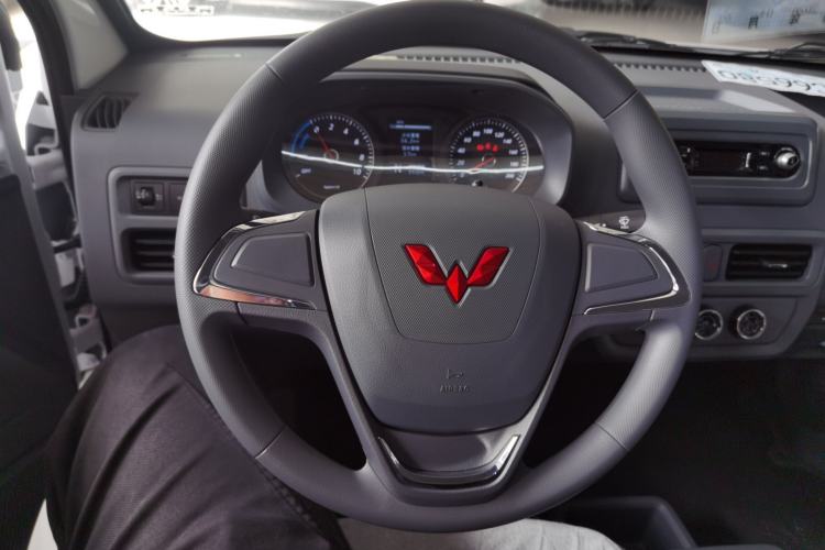 Used Wuling Yangguang 2025 Model 400km Bus Edition—Comfort Edition
