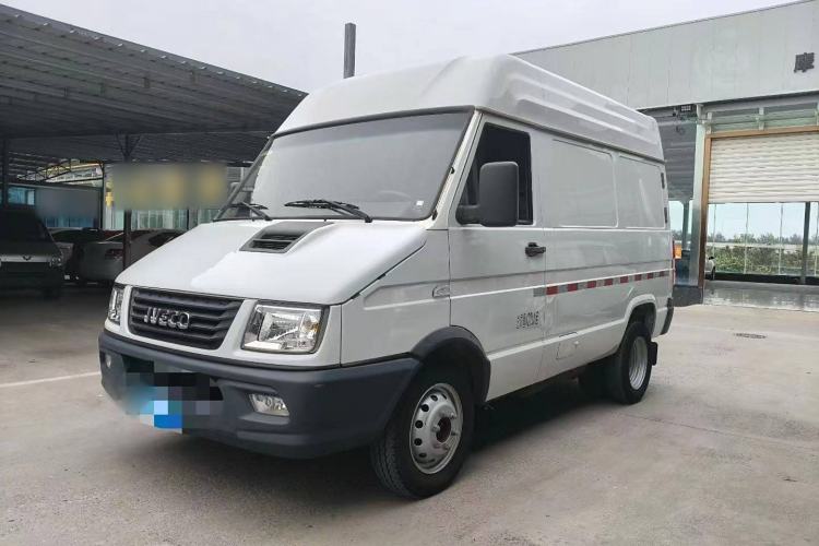 Used Iveco Daily 2021 2.5T V35 2-3 Seater Short Wheelbase Mid-Roof Dual Tire Side-Sliding Doors