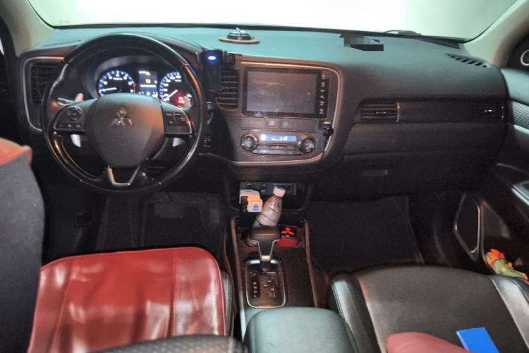 Used Mitsubishi Outlander 2018 2.4L 4x4 Elite Edition 5 Seats Center Console