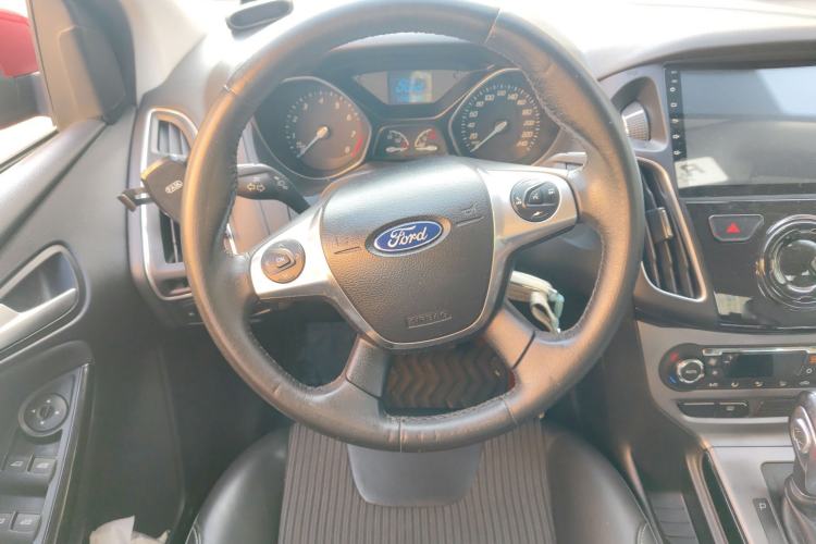 Used Ford Focus 2012 Sedan 1.6L Automatic Fashion Edition
