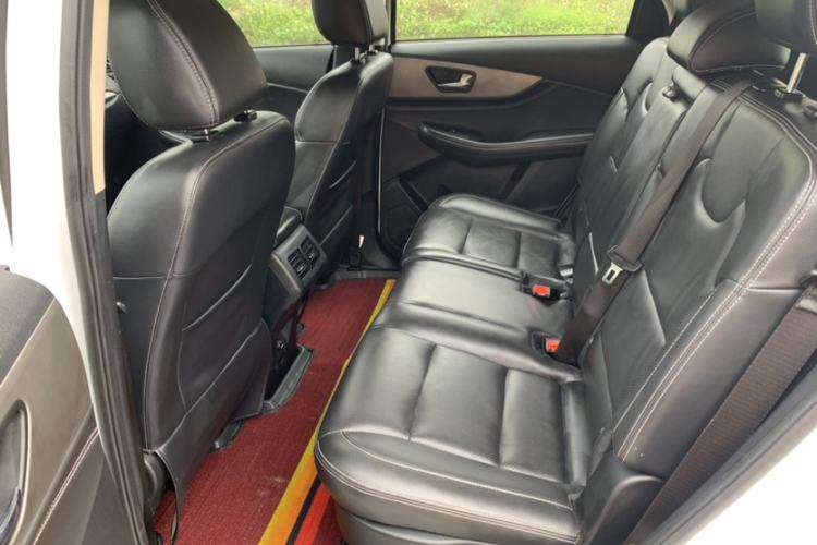 Used Dongfeng Fengon S560 2018 1.8L Manual Urban Model 7 Seats Interior 1