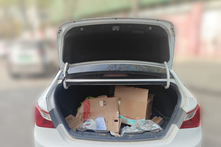 Used Hyundai Sonata 2011 2.0L Automatic Supreme Edition Trunk