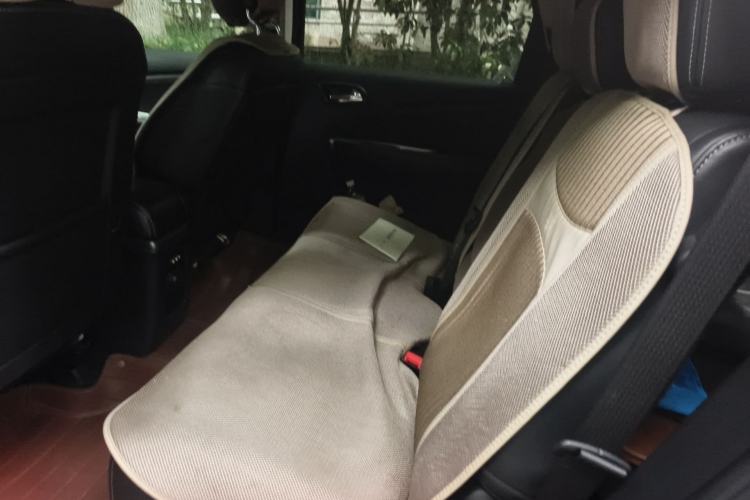 Used Dodge Journey 2013 2.4L Two-Wheel Drive Luxury Version Left Rear Seat