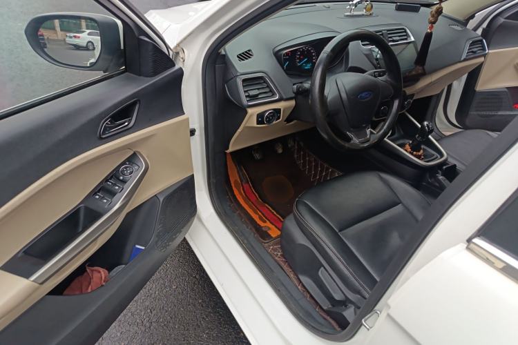 Used Ford Escort 2015 1.5L Manual Comfort Model
