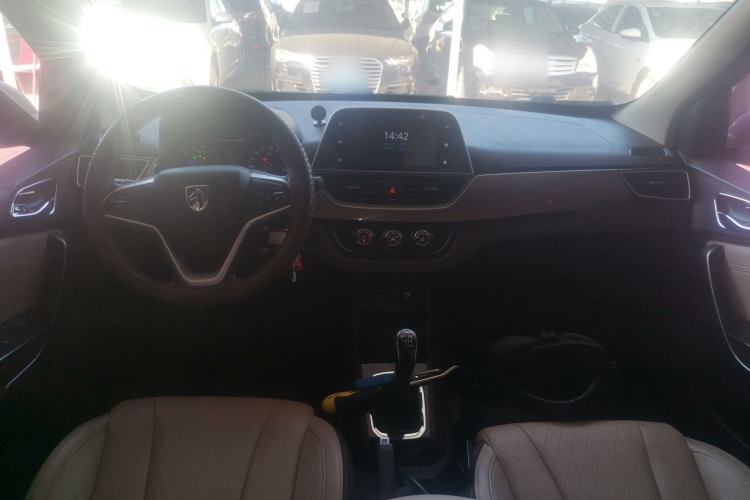 Used Baojun 310W 2017 1.5L Manual Fashion Model China V Center Console
