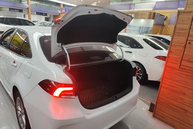 Used Toyota Corolla 2021 Dual-Motor 1.8L E-CVT Elite Edition
