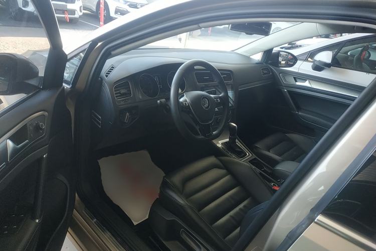 Used Volkswagen Golf 2015 1.4TSI Automatic Luxury Model Driver Seat