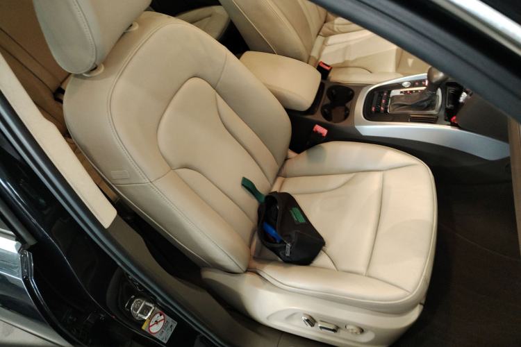 Used Audi Q5 2015 40 TFSI Technology Edition Right Front Seat