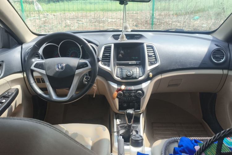 Used CHANGAN Eado 2013 1.6L Manual Luxury Model China V Standard Center Console