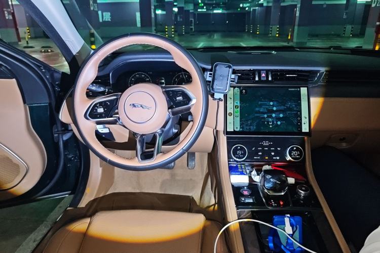 Used Jaguar XFL 2024 2.0T P250 Two-Wheel Drive Prestige Luxury Edition Steering Wheel