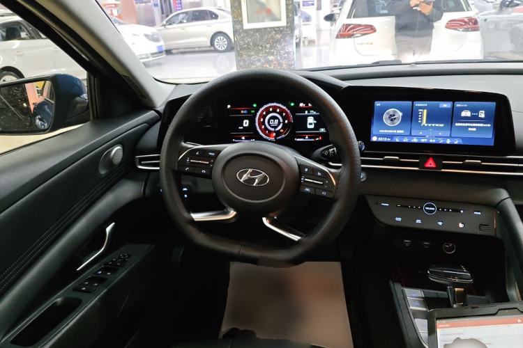 Used Hyundai Elantra 2021 1.5L CVT LUX Prestige Edition Steering Wheel