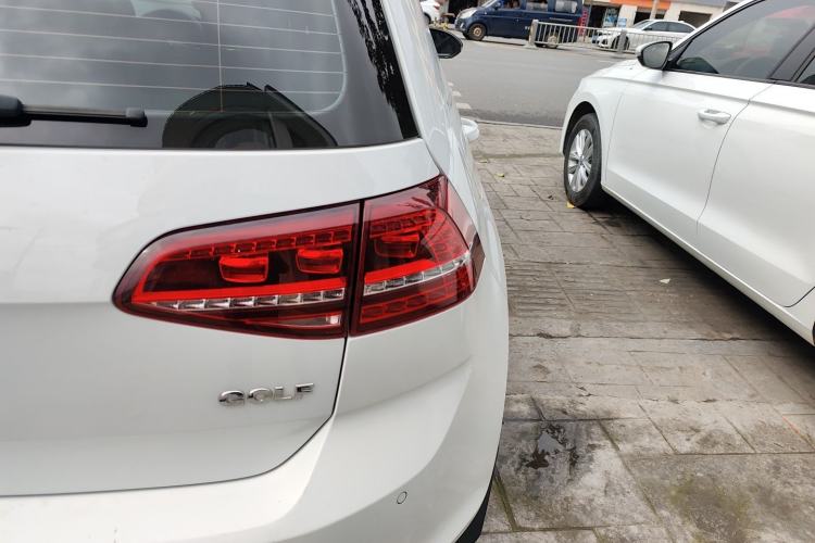 Used Volkswagen Golf 2017 1.6L Automatic Comfort Million-Vehicle Anniversary Edition