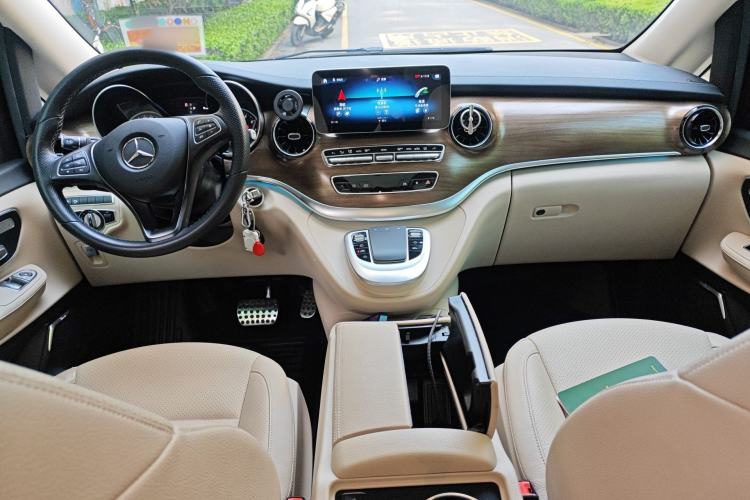 Used Mercedes-Benz V-Class 2021 V 260 Prestige Edition Center Console