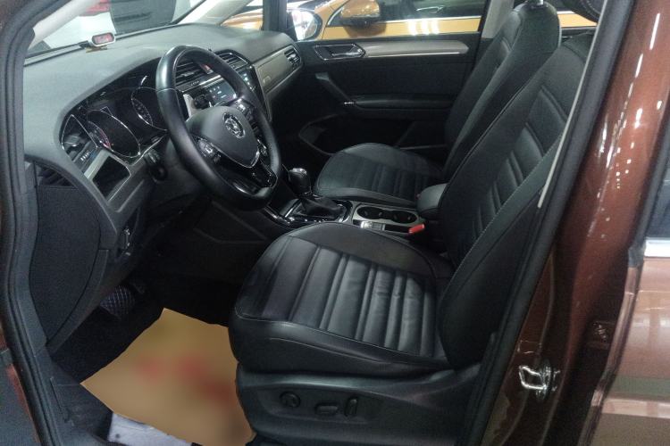 Used Volkswagen Touran 2016 Volkswagen Touran L 330TSI DSG Luxury Edition Left Front Seat