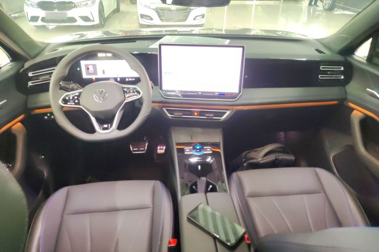 Used Volkswagen Tiguan L 2024 PRO 330TSI Two-Wheel Drive R-Line Smart Edition
