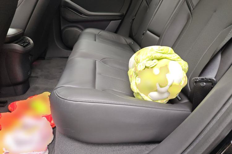 Used Nio ET5 2022 75 kWh Left Rear Seat