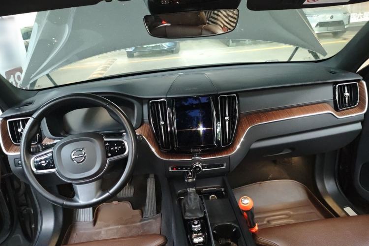 Used Volvo XC60 2021 T5 4x4 Zhiya Luxury Edition Center Console