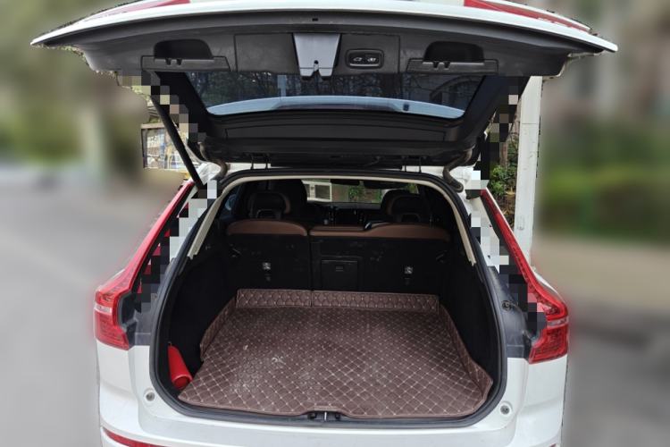 Used Volvo XC60 2019 T5 4x4 Smart Edition China VI Standard Trunk