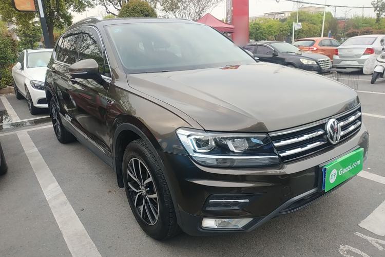 Used Volkswagen Tiguan L 2017 330TSI Automatic Two-Wheel Drive Luxury Edition Front Right 45 Deg