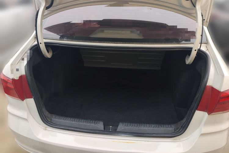 Used Volkswagen Santana 2016 1.6L Manual Fashion Edition Trunk