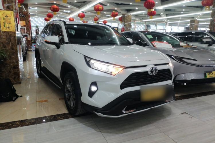 Used Toyota RAV4 2023 2.0L CVT Two-Wheel Drive Fashion Edition Front Right 45 Deg