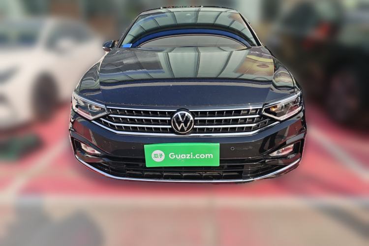 Used Volkswagen Magotan 2024 2 Million Units Zhongxiang Version 330TSI DSG Luxury Edition
