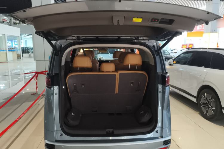 Used Denza D9 2022 DM-i 1040 Prestige Model