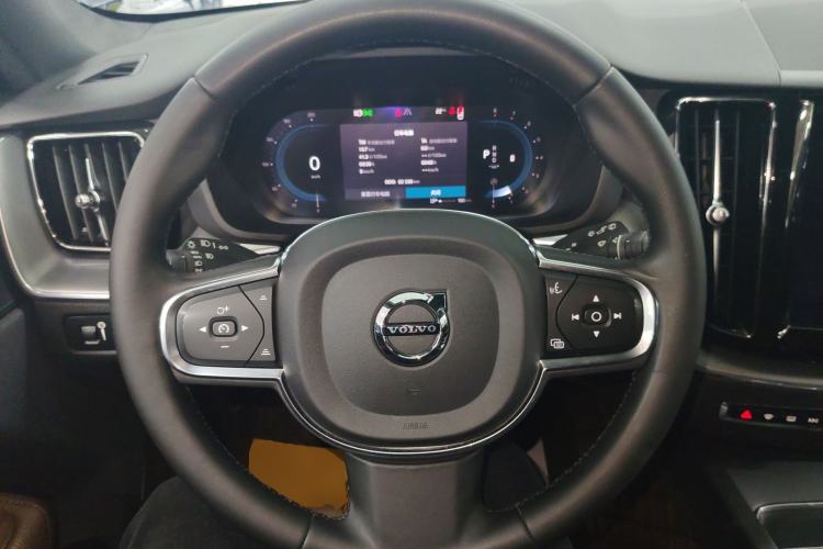 Used Volvo XC60 2022 B5 4x4 Zhiyi Luxury Edition