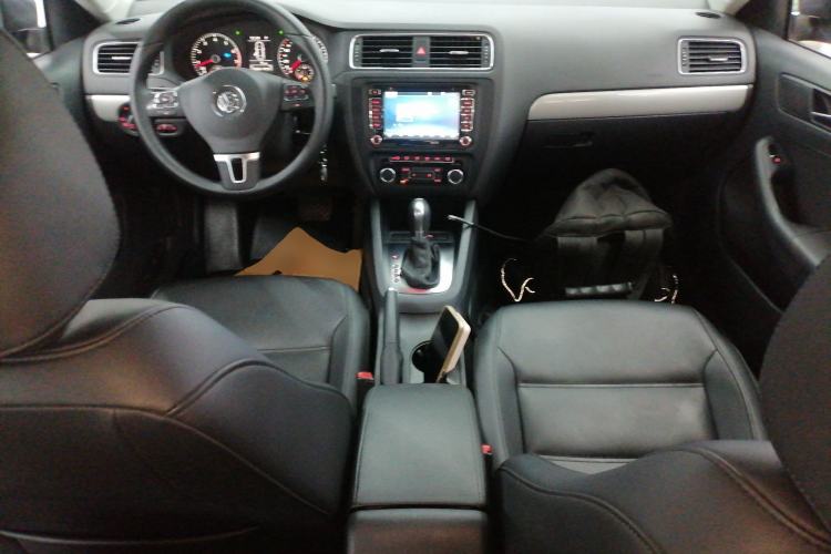 Used Volkswagen Sagitar 2014 1.4TSI Automatic Luxury Model Center Console