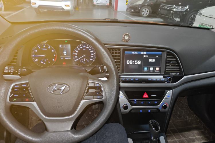 Used Hyundai Elantra (6th Generation / Lingdong) 2016 1.6L Automatic ZhiXuan – Elite Version Center Console