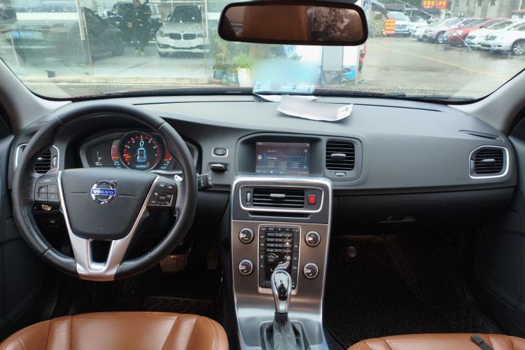 Used Volvo V60 2014 T5 Zhiya Edition