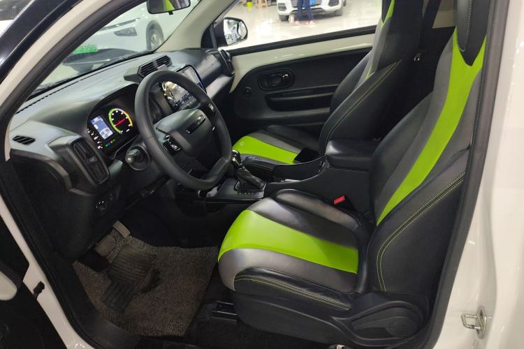 Used Roewe Clever 2021 302 km New Four-Seater Super-Efficient Version Left Front Seat