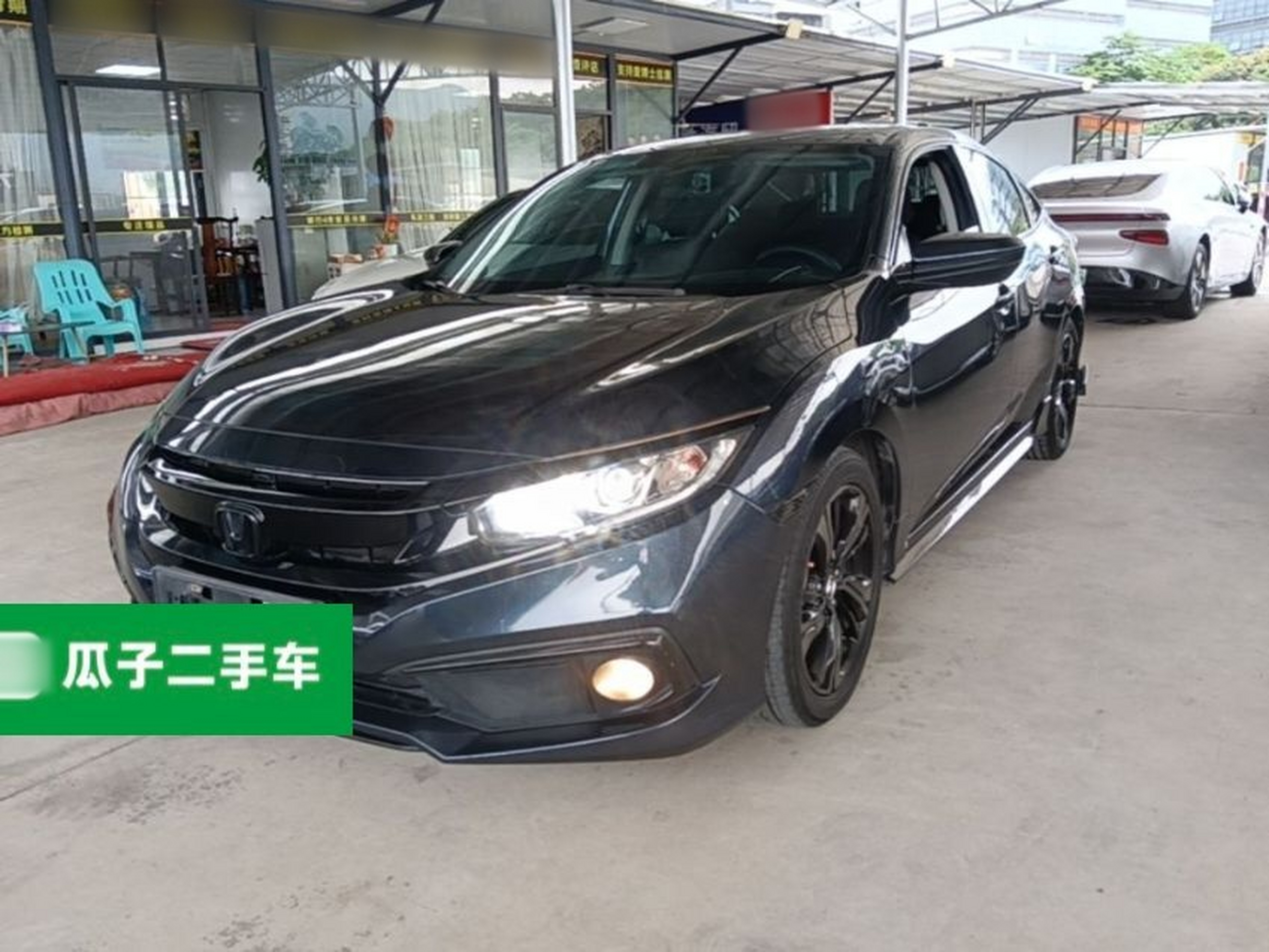 Под передней частью автомобиля
