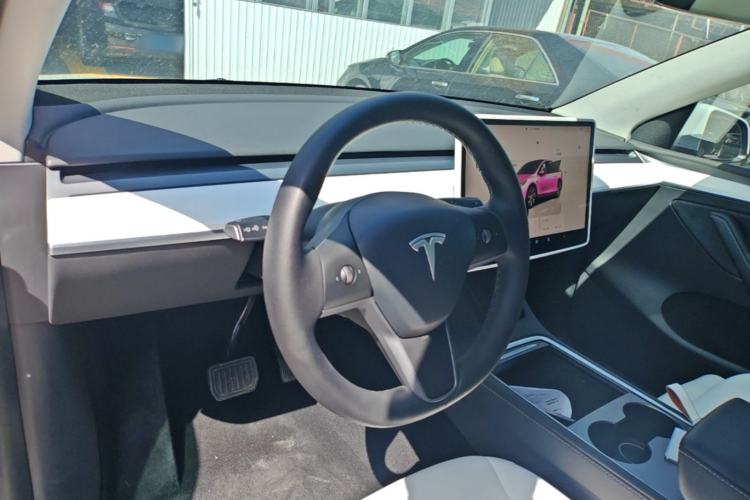 Used Tesla Model Y 2022 Long-Range All-Wheel-Drive Version