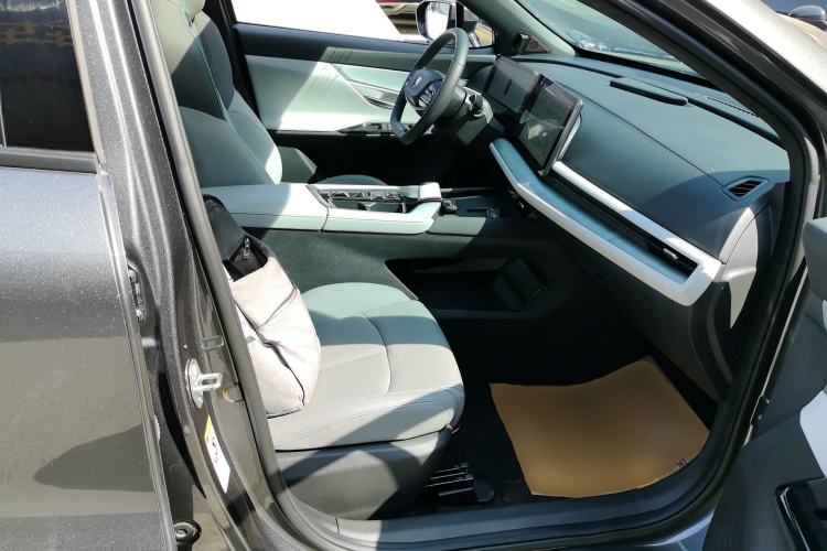 Used CHANGAN UNI-T 2023 Second-Generation 1.5T Prestige Model Right Front Seat