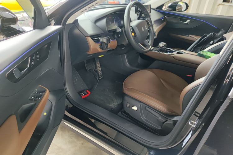 Used Hongqi E-QM5 2021 Online Booking Charging Basic Edition 4 Seats
